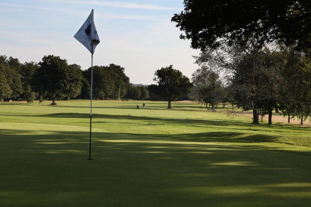 Weald Of Kent Golf Course And Hotel Headcorn Exterior foto